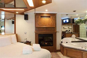 Sybaris Pool Suites Downers Grove - Adults Only دونيرز جروف المظهر الخارجي الصورة